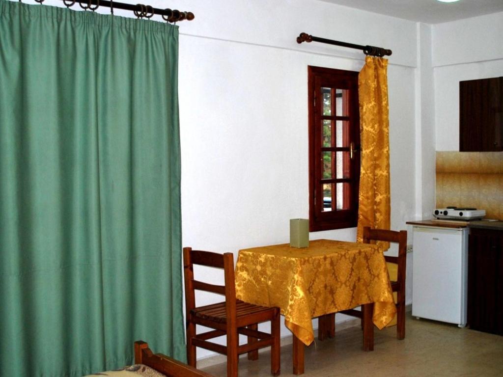 Koula Apartments Stalís Bilik gambar